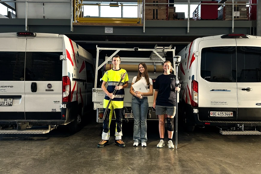 Julia, Luana und Menk starten ihre Ausbildung bei uns. Das Bild zeigt die neuen Lernenden.